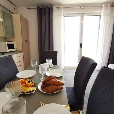 And With Parking Space - 6767 Guest house Makarska