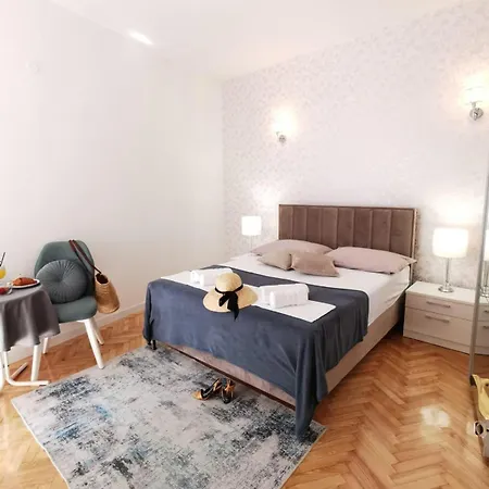 Guest house And With Parking Space - 6767