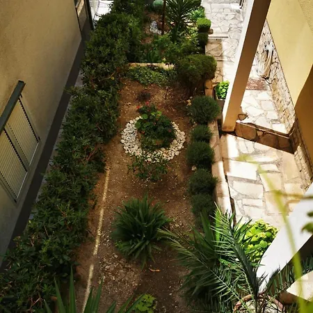 And With Parking Space - 6767 Guest house 3*