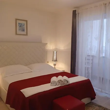 Gasthuis And With Parking Space - 6767 Makarska