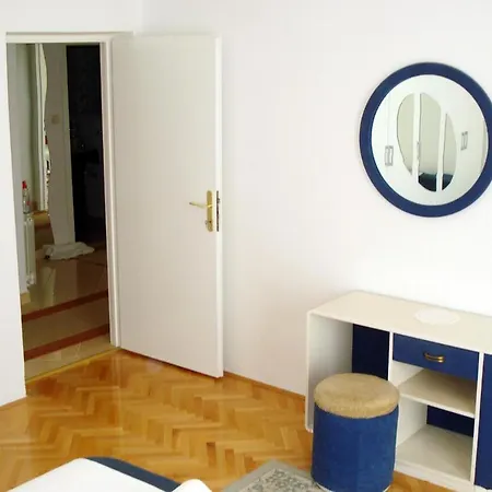 And With Parking Space - 6767 3* Makarska