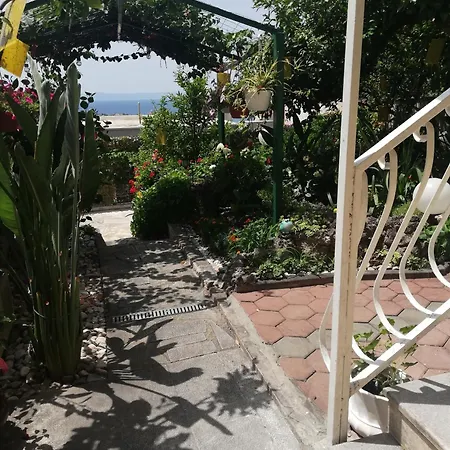 And With Parking Space - 6767 Casa de hóspedes